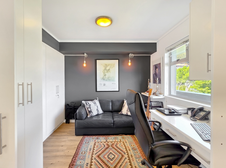 2 Bedroom Property for Sale in Sea Point Western Cape